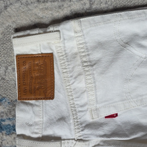 Levi's Women's Size 24 White Wedgie Straight Distressed Denim Jeans - Picture 2 of 7